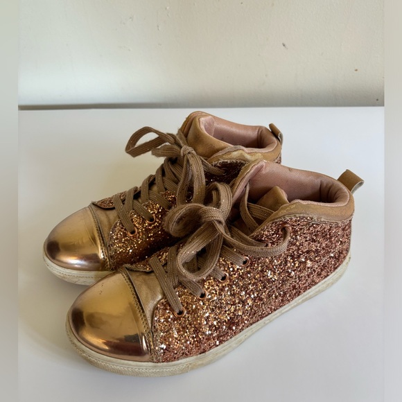 Piper sneakers gold color with glitter great wedding shoes size 5 - Picture 2 of 5